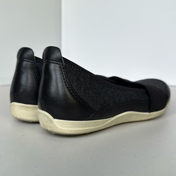 Ecco Black and Gray Bluma Ballerina Flats - Picture 3 of 16